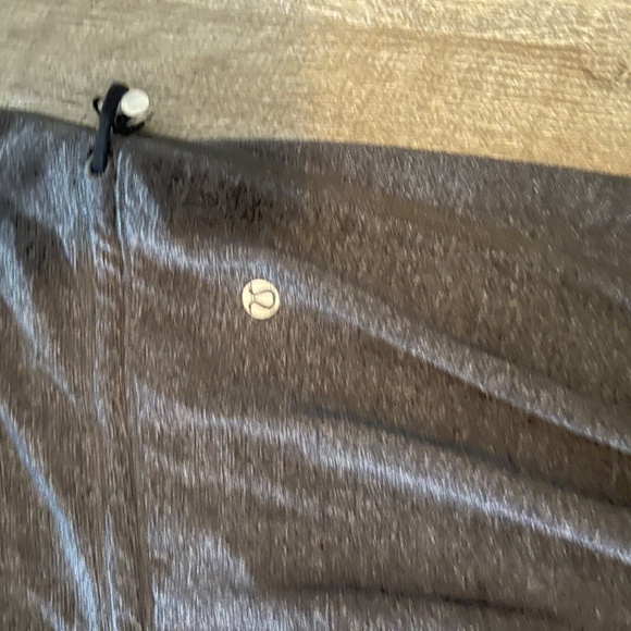 Lululemon tank top. Size 8. Built in bra, medium support. Loose hip - Picture 10 of 12